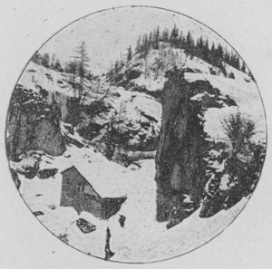 Grande rota de St-Bernard no inverno (foto a p/b) de Swiss Photographer