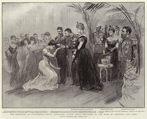 A recepção na casa do governo, Gibraltar, senhoras que estão sendo apresentadas ao duque de Cornualha e York de Sydney Prior Hall