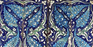 Azulejos de um friso com motivos florais (cerâmica)