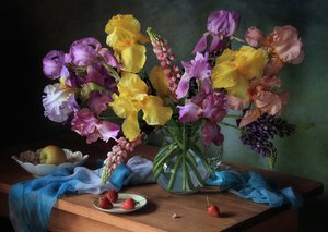 Íris frescas e fruta de Tatyana Skorokhod