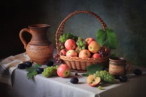 Natureza morta rústica com frutas de Tatyana Skorokhod