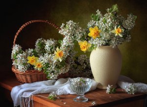 Natureza morta com flores da primavera de Tatyana Skorokhod