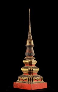 Modelo de uma torre chedi ou relicário (madeira)