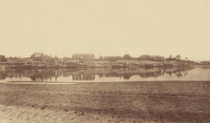 [Vista geral de Luxor a partir da margem oposta] de Théodule Devéria