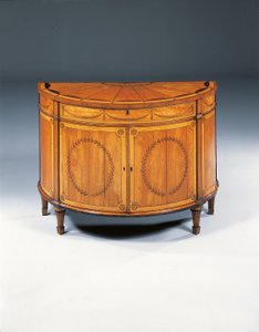 Cômoda demi-luna de marchetaria George III, c.1760-79 (satinwood, amaranto e tulipwood) de Thomas (attr.to) Chippendale