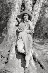 Stella Court Treatt, aventureira britânica, autora e cineasta Maereres, Tanganyika, 1925 1927.