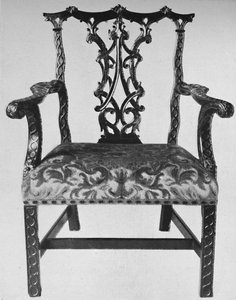 Cadeira cotovelo chinesa Chippendale com assento em bordado contemporâneo, meados do século XVIII, 1928
