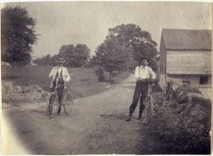 Samuel Murray e Benjamin Eakins em bicicletas de Thomas Eakins