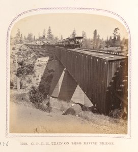Comboio na ponte de Long Ravine