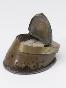 Tinteiro de casco de cavalo pertencente ao Capitão William Tyrwhitt Drake, Royal Horse Guards, c.1829 (tinteiro, casco de cavalo)