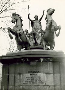 Boadicea e suas filhas, grupo de escultura de bronze, 1885