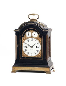 Relógio de mesa impressionante de George III, c.1770 (madeira, vidro e metal) (ver também 491922) de Thomas Wagstaff or Wagstaffe