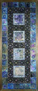 Um painel de ladrilhos de vidro Favrile, moldado com flores e desenhos geométricos, século 20