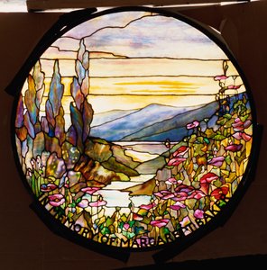 Janela com pôr do sol e montanhas, Tiffany Studios, c.1900