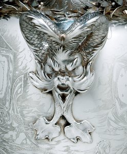 Detalhe de um troféu de iatismo de Tiffany and Company