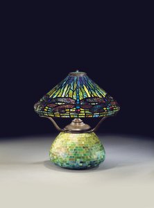Candeeiro de mesa Dragonfly, c.1910 (vidro com chumbo e mosaico) de Tiffany and Company