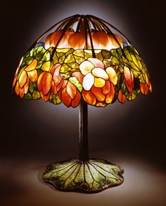 Lâmpada &39;Lotus&39;, c.1900-10 (vidro com chumbo, bronze e mosaico)