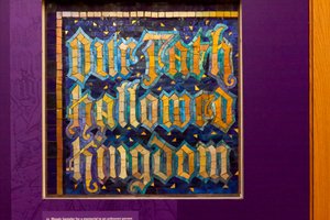 Painel de mosaico de amostras, para a Oração do Senhor (gesso e vidro) de Tiffany and Company Tiffany and Company