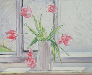 Tulipas contra a água em movimento de Timothy Easton