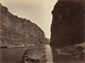 Cañon preto, rio Colorado, olhando para baixo, perto do acampamento 7, 1871 de Timothy OSullivan