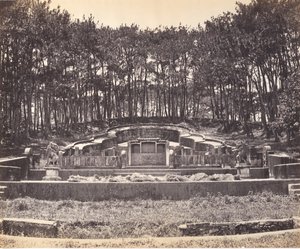 Mandarin Grave at Foochow, ca. 1869. de Tung Hing.