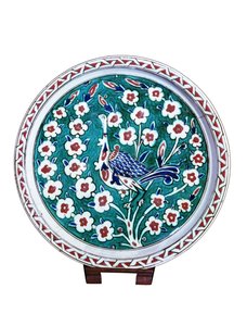 Pavão sentado no galho de uma roseira silvestre (faiança) de Turkish School
