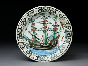 Prato de pasta de pedra com decoração de sub-camada, Iznik, c.1620-30 (cerâmica) de Turkish School
