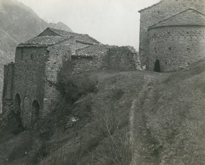 Abadia de San Pietro al Monte, Civate, Lombardia, Itália, fotografia de Ugo Monneret de Villard, cerca de 1910 de Ugo Monneret de Villard