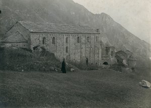 Abadia de San Pietro al Monte, Civate, Lombardia, Itália, fotografia de Ugo Monneret de Villard, cerca de 1910 de Ugo Monneret de Villard