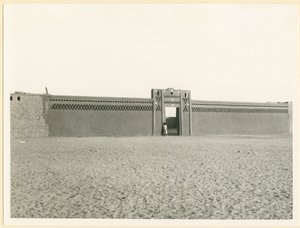 Parede de tijolo, Allaqi, Egito, fotografia de Ugo Monneret de Villard, cerca de 1925 de Ugo Monneret de Villard
