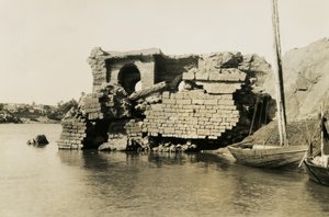 Banho de Cleópatra, ilha de Elefantina, Egito, fotografia de Ugo Monneret de Villard de Ugo Monneret de Villard