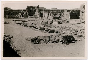 Interior do Mosteiro de São Simeão, Sala VI, Assuão, Egito, fotografia de Ugo Monneret de Villard