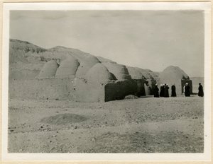 Mosteiro dos Santos Teodoro e Acladio, Medinet Habu, Egito, fotografia de Ugo Monneret de Villard de Ugo Monneret de Villard