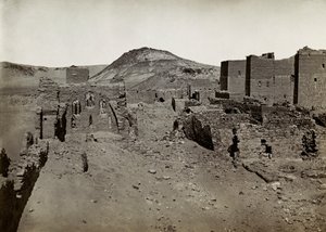 Mosteiro de São Simeão, visto da zona de terraços a sudoeste, Assuão, Egito, fotografia de Ugo Monneret de Villard de Ugo Monneret de Villard