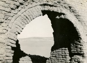 Ruínas de uma igreja no deserto, pormenor do pendente da cúpula, Adindan, Egito, fotografia de Ugo Monneret de Villard de Ugo Monneret de Villard