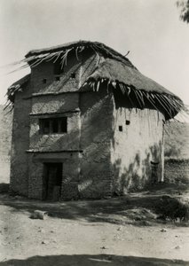 Cabana quadrada com telhado de colmo, Axum, Etiópia, fotografia de Ugo Monneret de Villard de Ugo Monneret de Villard