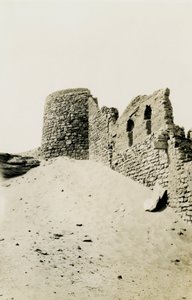 Torre do Mosteiro de São Simeão, Assuão, Egito, fotografia de Ugo Monneret de Villard de Ugo Monneret de Villard