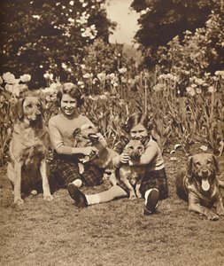 -E amigas, princesas Elizabeth e Mary no Royal Lodge, Windsor, c1936 1937 de Unbekannt