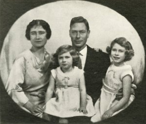 A Family Group, c1933, 1937. de Unbekannt