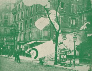 Um avião francês desce em uma rua de Paris, c1917 1919 de Unbekannt