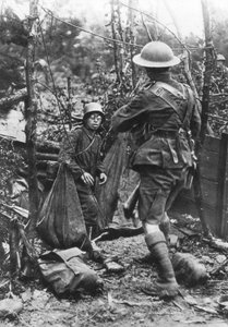 Um soldado alemão se rende, Aisne, França, Primeira Guerra Mundial, 18 de julho de 1918 de Unbekannt