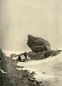 Um grande Kenyte Boulder perto dos aposentos de inverno, c1908, 1909. de Unbekannt