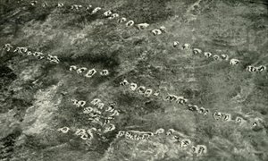 Um Ataque de Infantaria em Nenhuma Terra de Mans, 1919. de Unbekannt