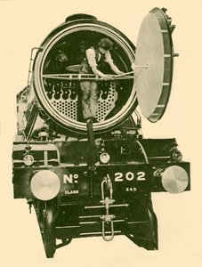 Um Londres e um motor de motor misto do nordeste com Smoke-Box Open, c1930. de Unbekannt