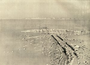 Uma fenda típica na superfície nivelada, c1908, 1909. de Unbekannt