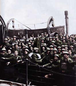 Um barco de soldados resgatados de Dunquerque, 1940, 1945 de Unbekannt