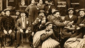 Um grupo de trabalhadores de campo refugiados em um café em Paris, Primeira Guerra Mundial, 1914-1918, 1933. de Unbekannt