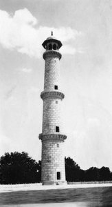 Um minarete no Taj Mahal, Agra, Índia, 1916-1917 de Unbekannt
