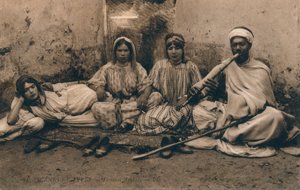 Uma fotografia que descreve o povo árabe tradicional, c1909 de Unbekannt