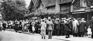 Uma fila para o zoológico em um feriado nacional, Londres, 1926-1927 de Unbekannt